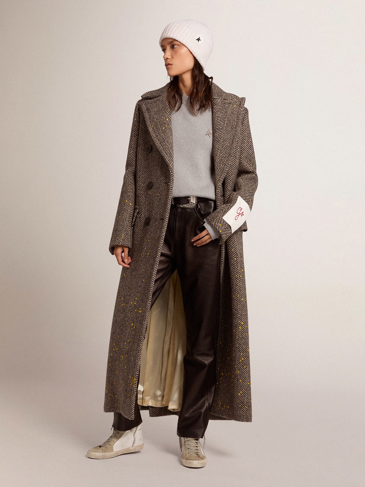 Cappotto lungo da donna herringbone con dettagli gialli