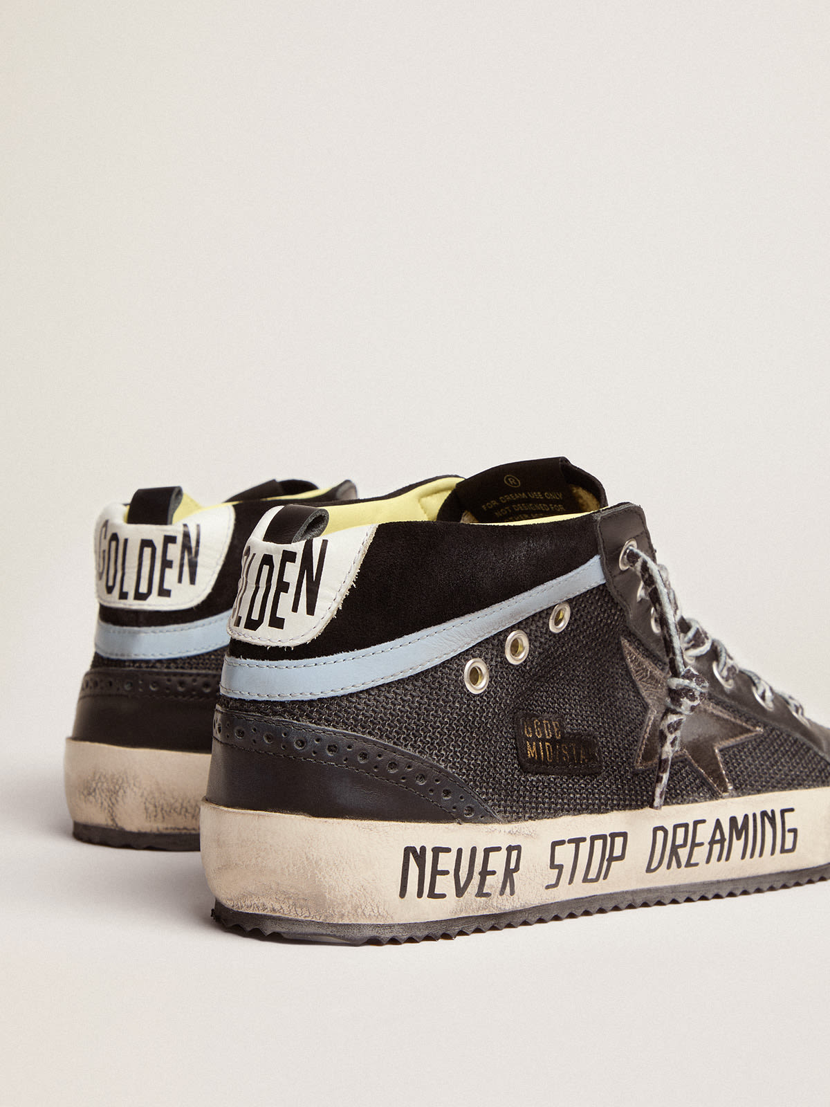 Sneaker Mid Star LTD in rete e pelle nera con stella in pelle laminata grigio scuro