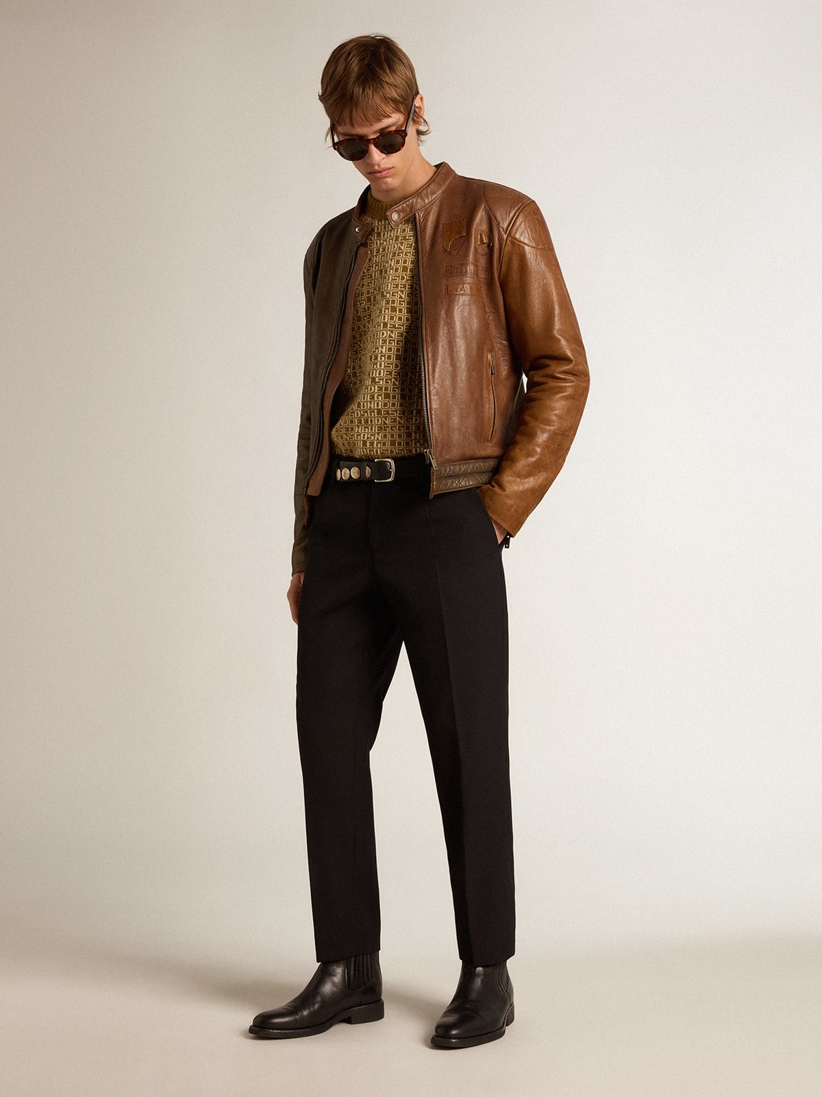 Giacca in nappa di colore marrone ispirazione biker