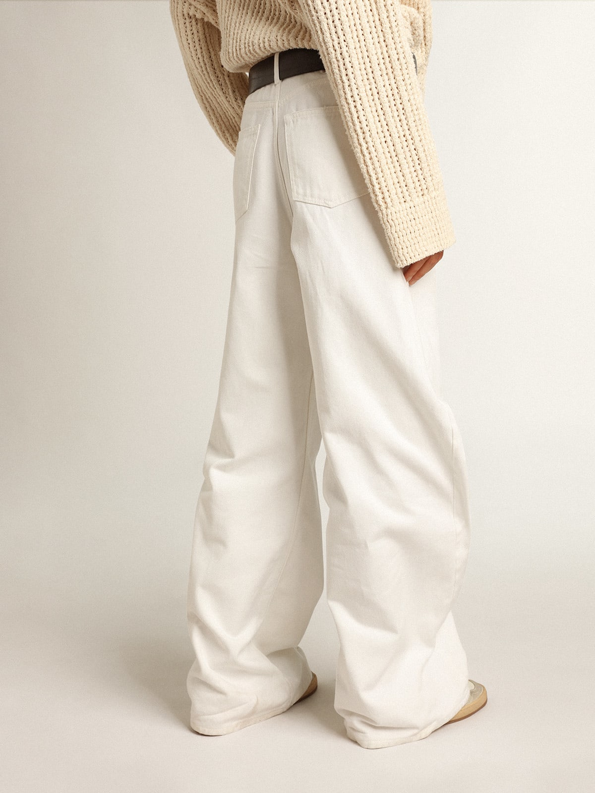 Pantalone jeans gamba larga in bull denim color bianco
