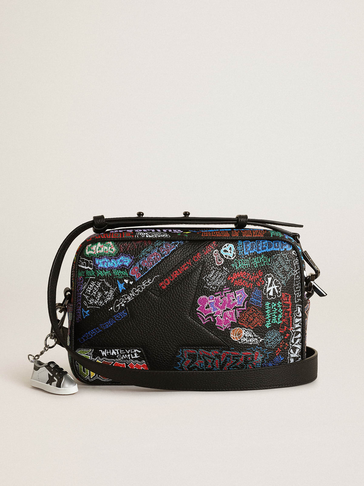 Borsa Star Bag in pelle martellata nera con stella in pelle nera e stampa multicolore all-over