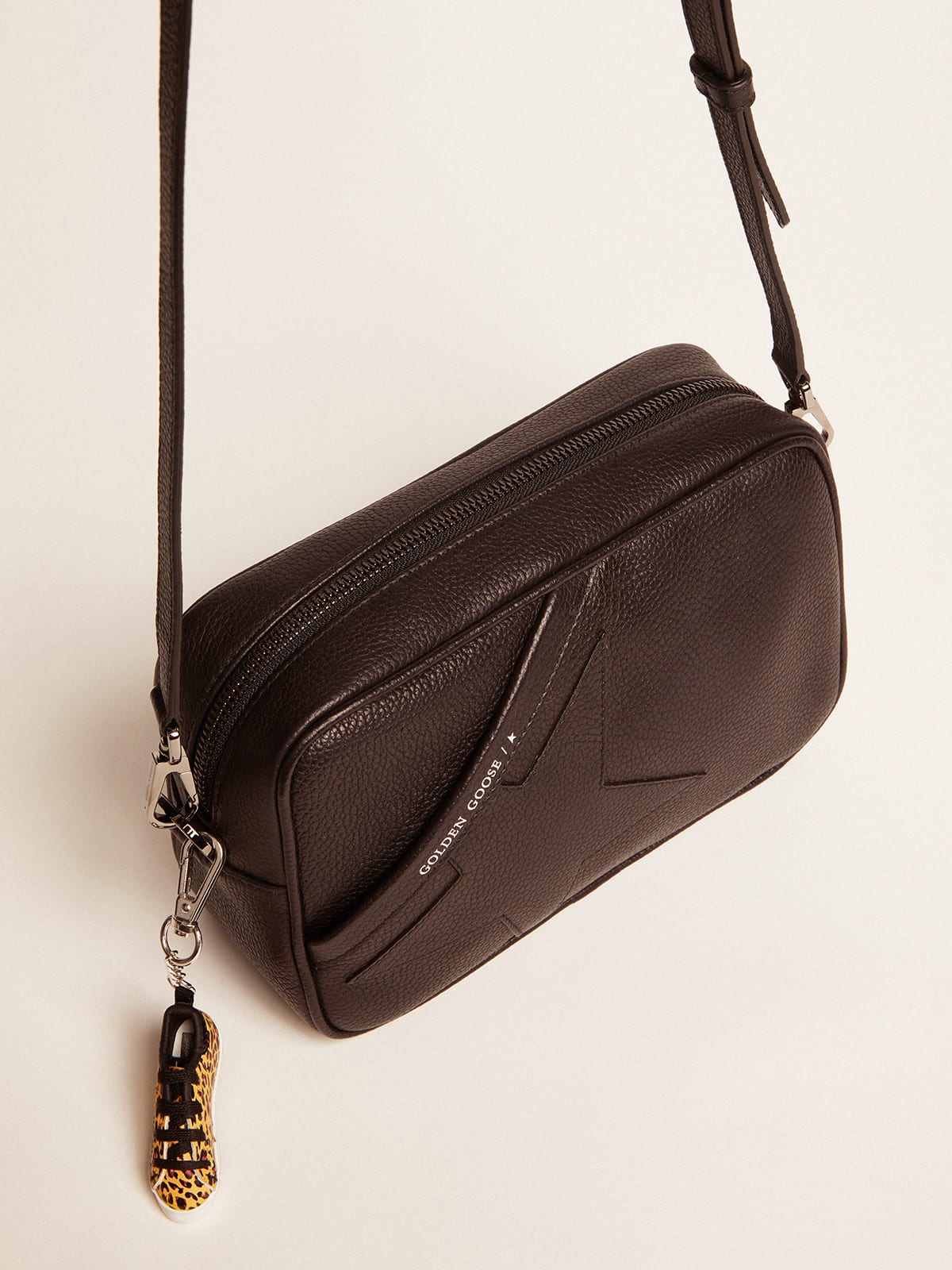 Borsa Star Bag nera in pelle martellata