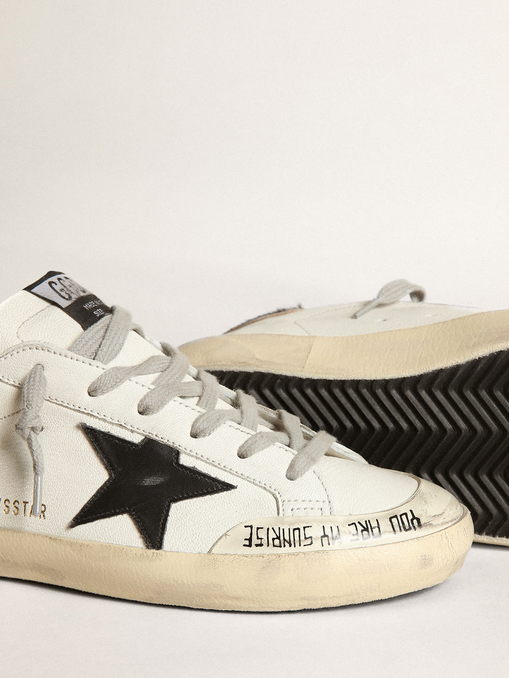 Super-Star con stella in pelle nera e talloncino in cavallino leo