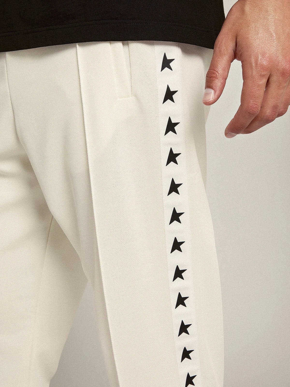Pantalone jogging da uomo di colore bianco con stelle nere sui lati