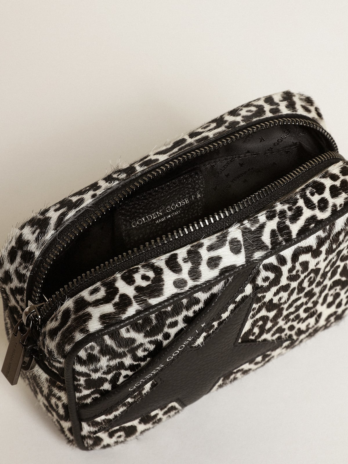 Borsa Mini Star Bag in cavallino leopardato color bianco e nero con stella in pelle nera