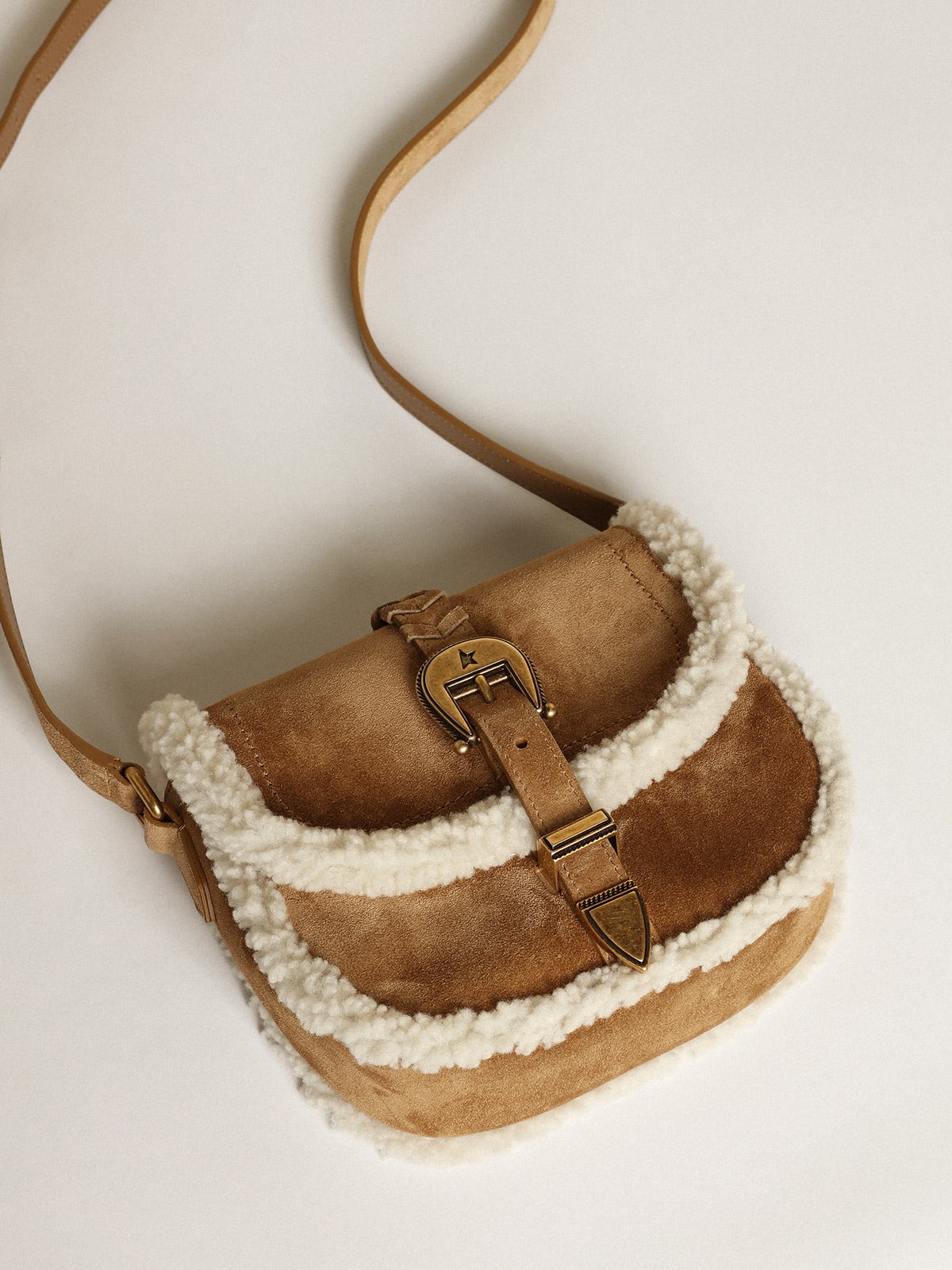 Borsa Rodeo Bag small in suede e dettagli in shearling