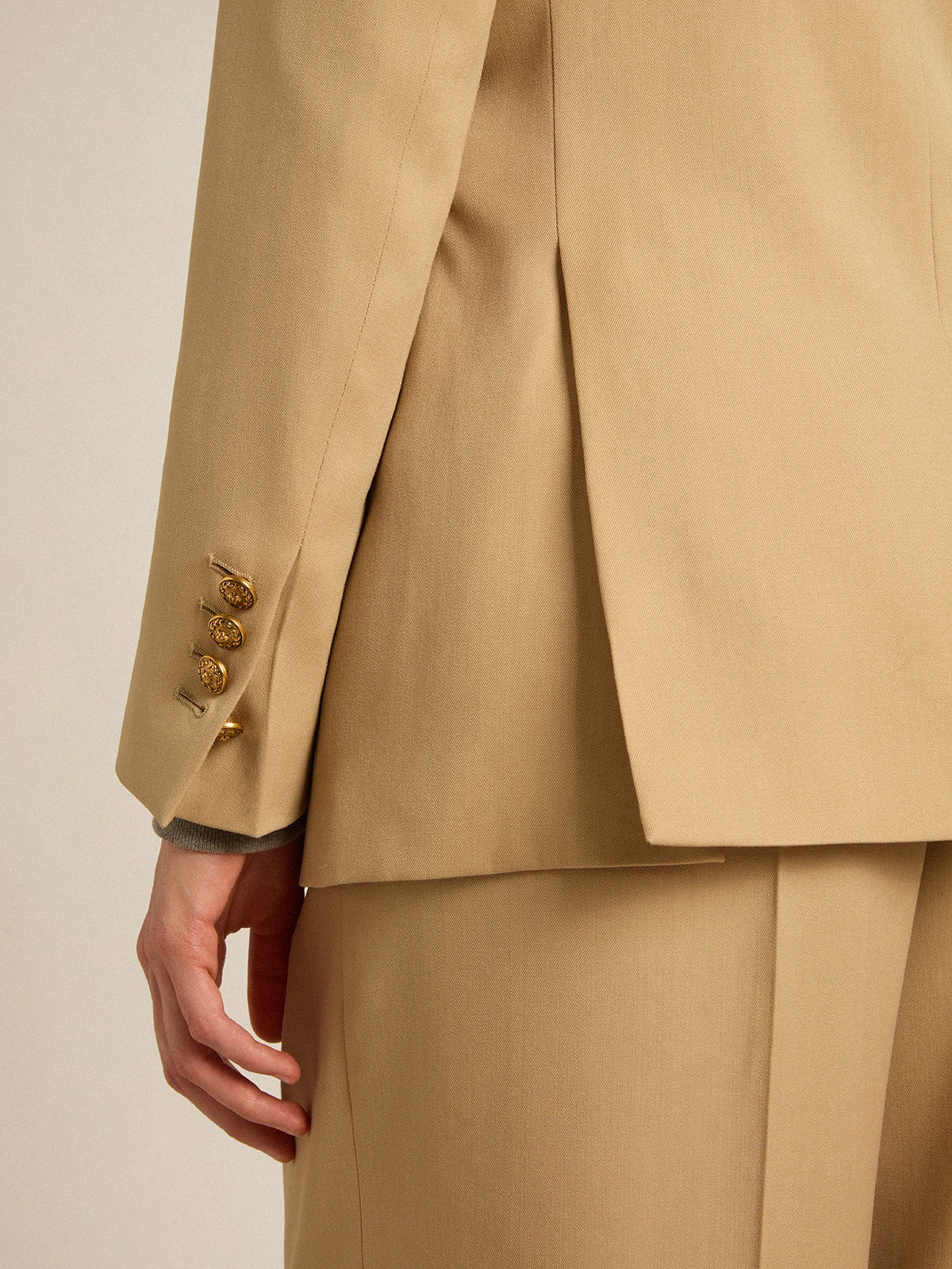 Blazer doppiopetto donna color sabbia con bottoni araldici dorati
