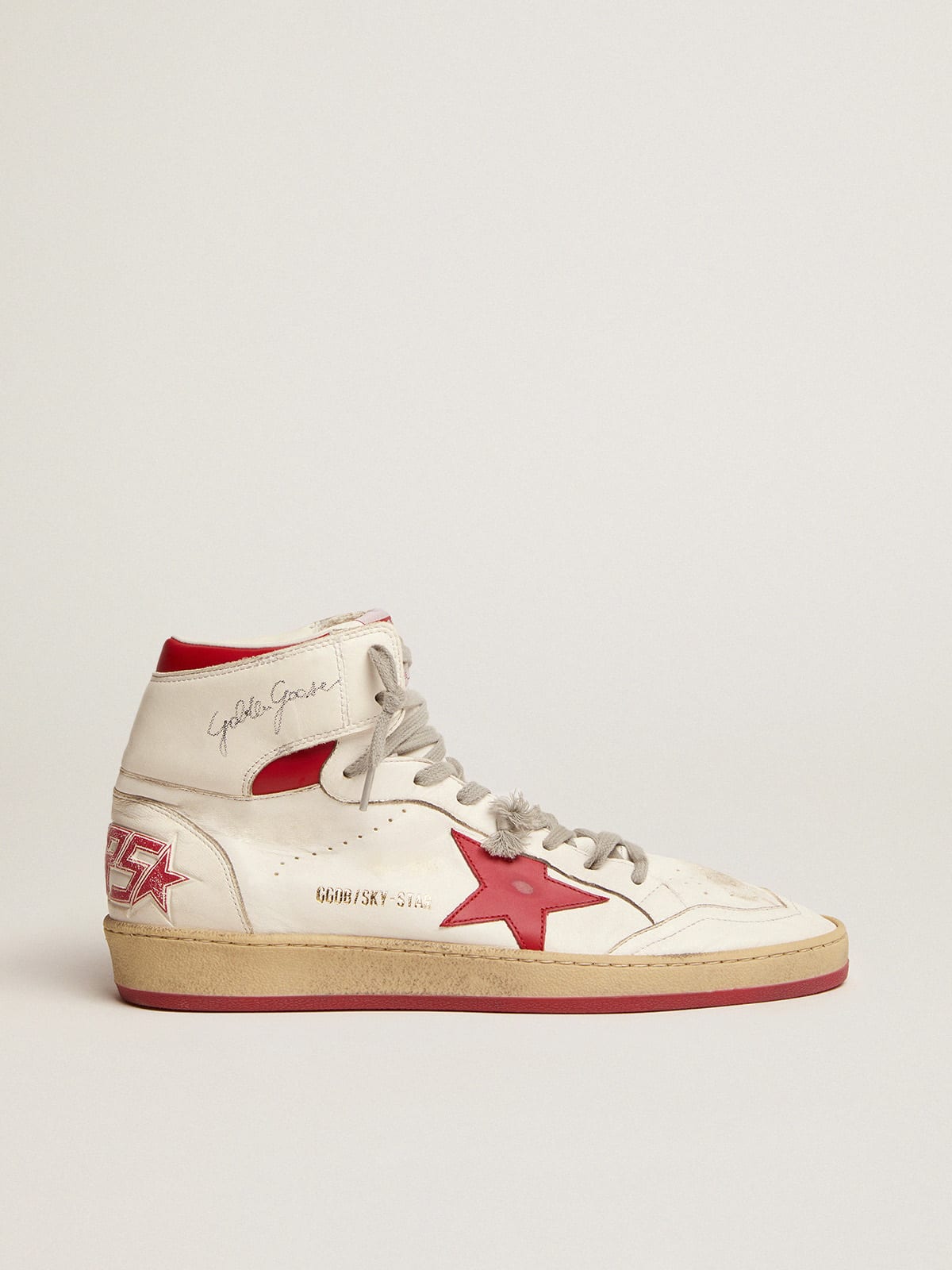 Sneaker Sky-Star con firma sulla caviglia e inserti in pelle rossa