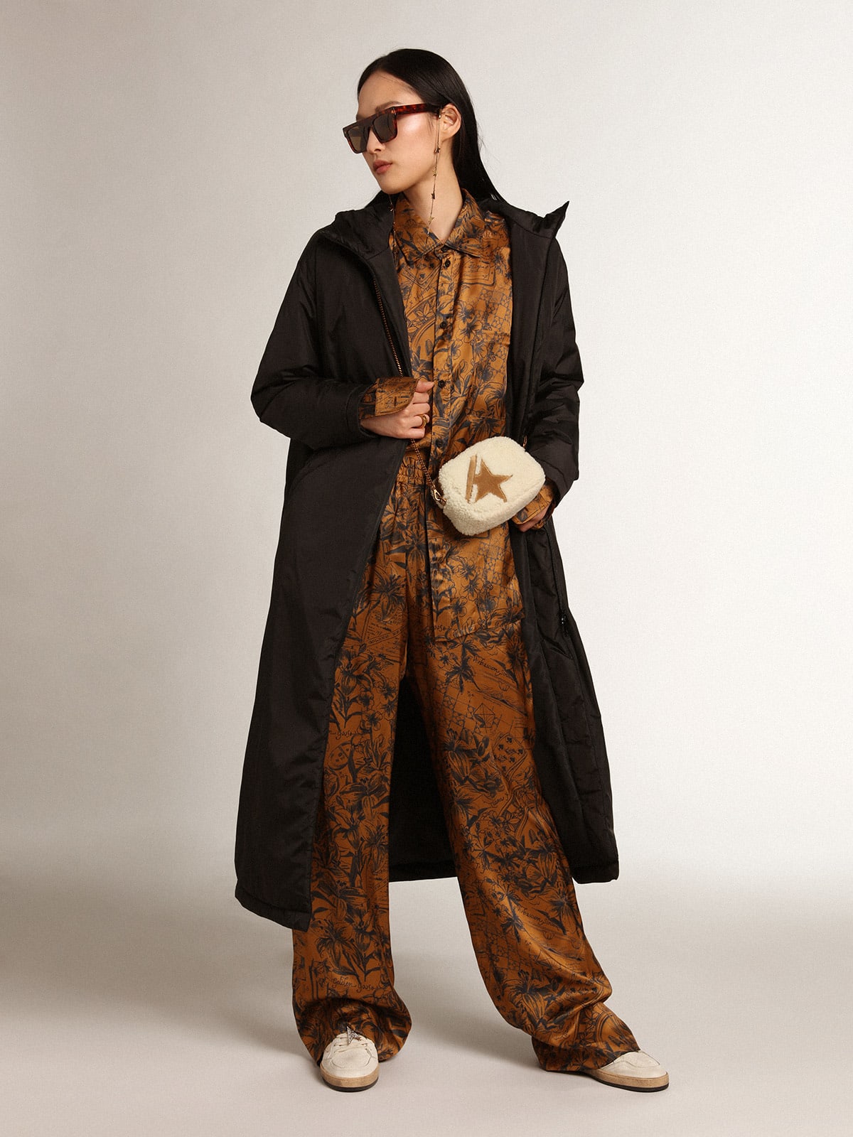 Pantalone jogging Collezione Journey di colore marrone dorato con stampa notebook