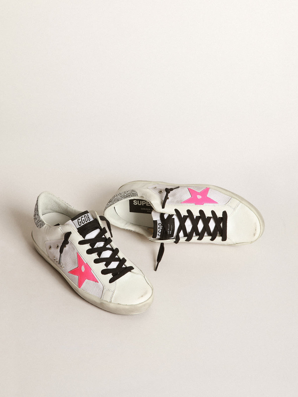 Sneaker Super-Star in pelle e canvas bianchi con stella in pelle rosa shocking e talloncino in glitter argento