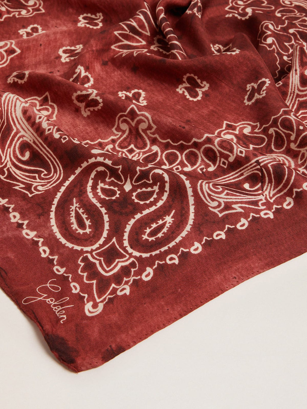 Foulard di colore bordeaux con motivo paisley