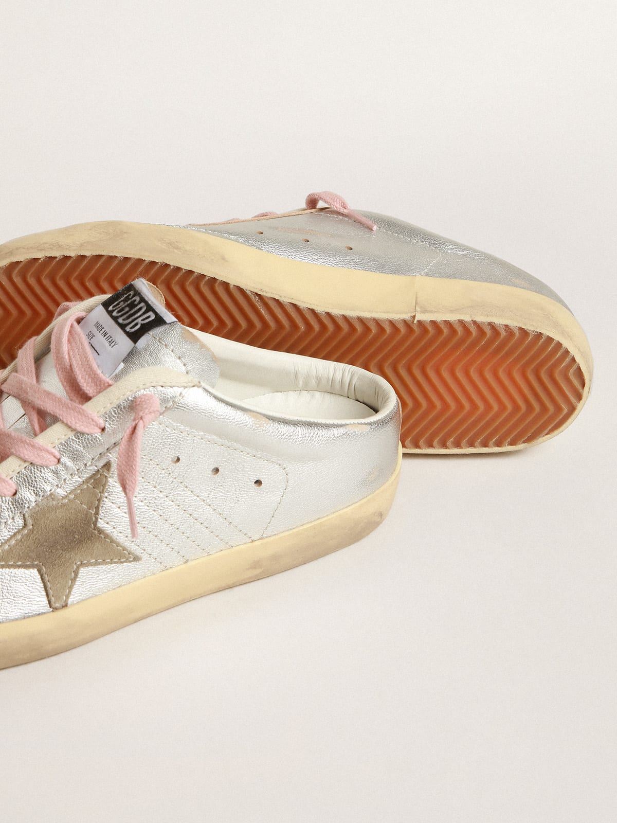 Super-Star Sabot in pelle laminata argento con stella in suede