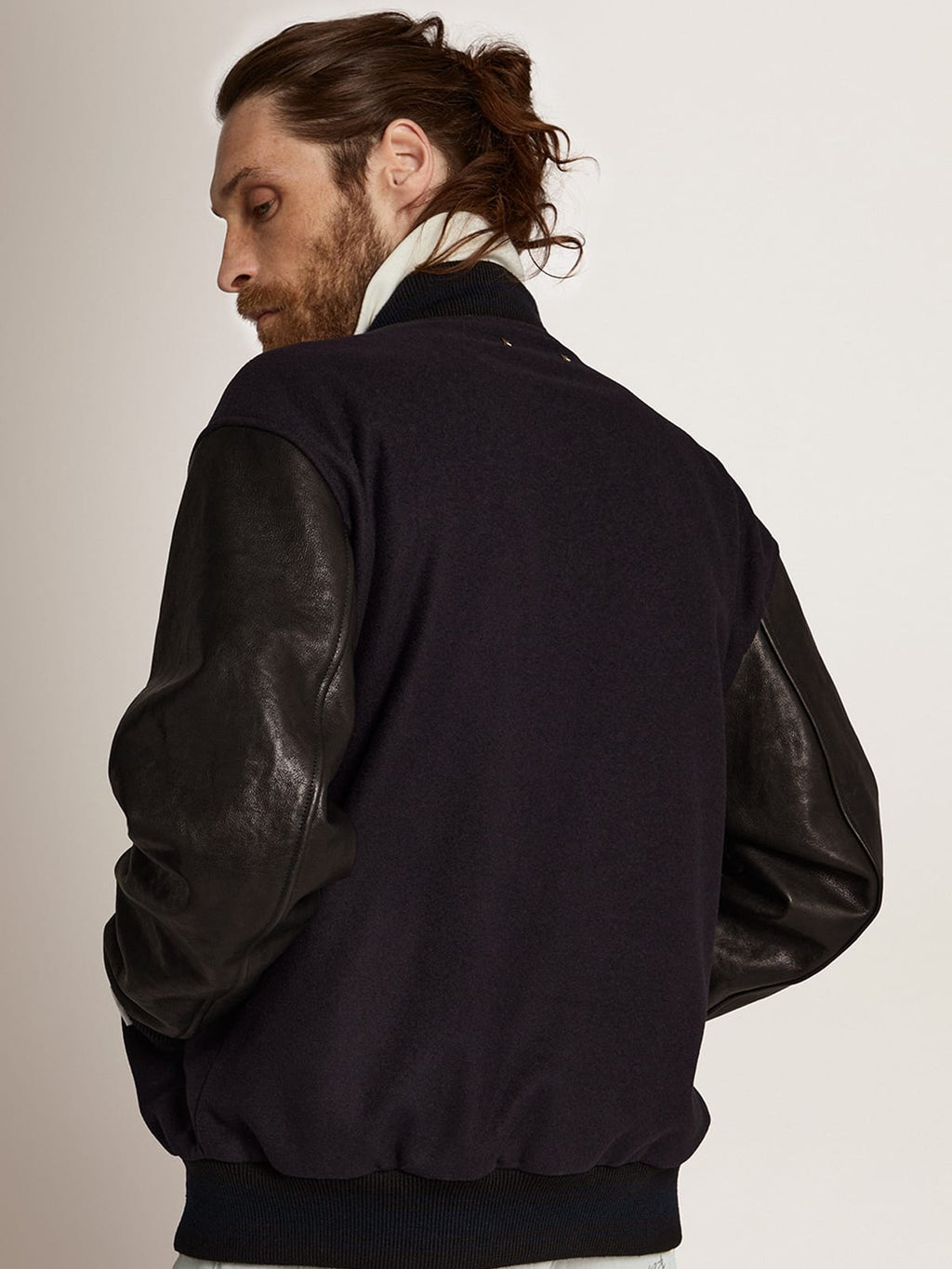 Giacca bomber in lana blu scuro e maniche in pelle distressed