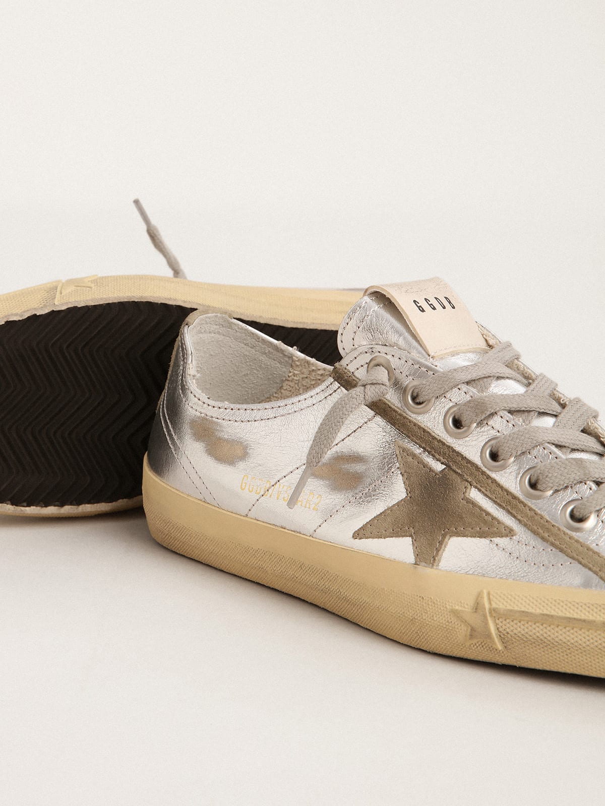 Sneaker V-Star LTD in pelle laminata color argento con stella in suede color grigio ghiaccio