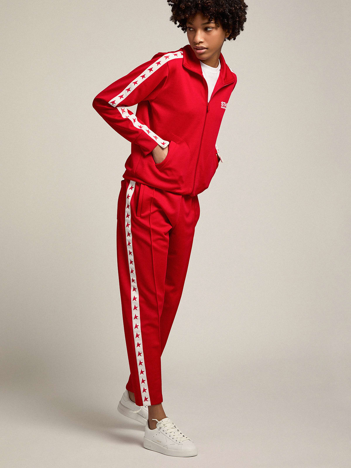 Felpa con zip da donna di colore rosso con stelle rosse a contrasto