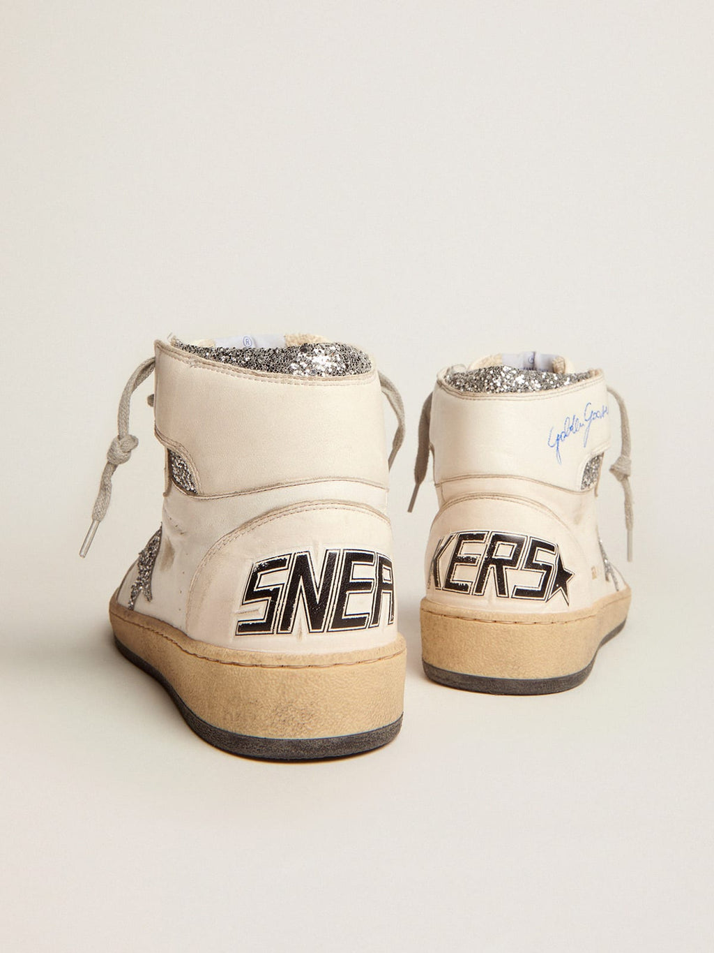 Sneaker Sky-Star con firma sulla caviglia e inserti in glitter argento
