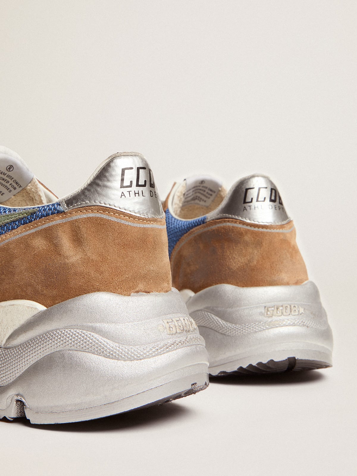 Sneaker Running Sole in rete azzurra con inserti in suede color tabacco e stella in suede color verde militare