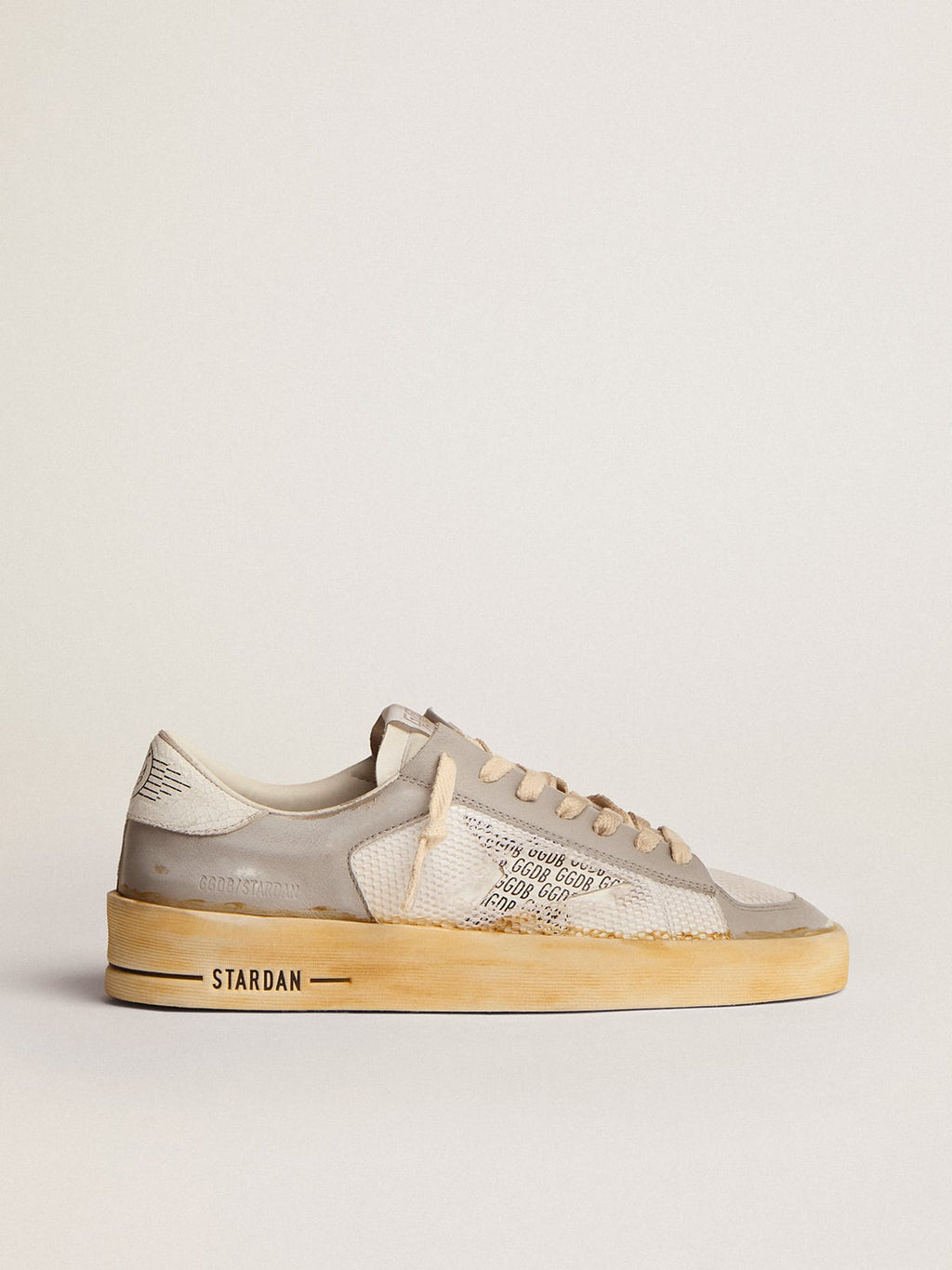 Sneaker Stardan con stella in pelle bianca con stampa GGDB e talloncino in pelle bianca cracklé