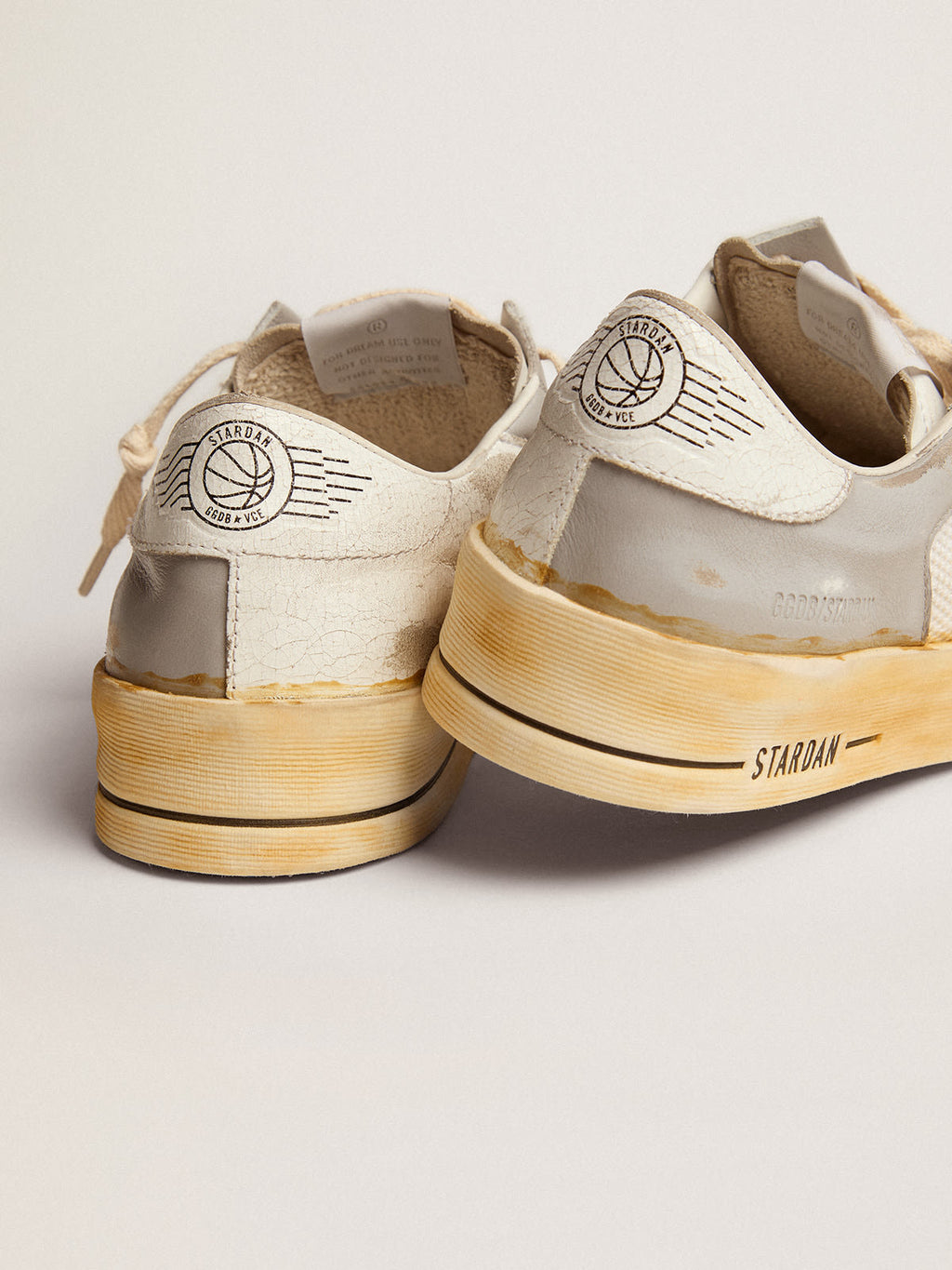 Sneaker Stardan con stella in pelle bianca con stampa GGDB e talloncino in pelle bianca cracklé