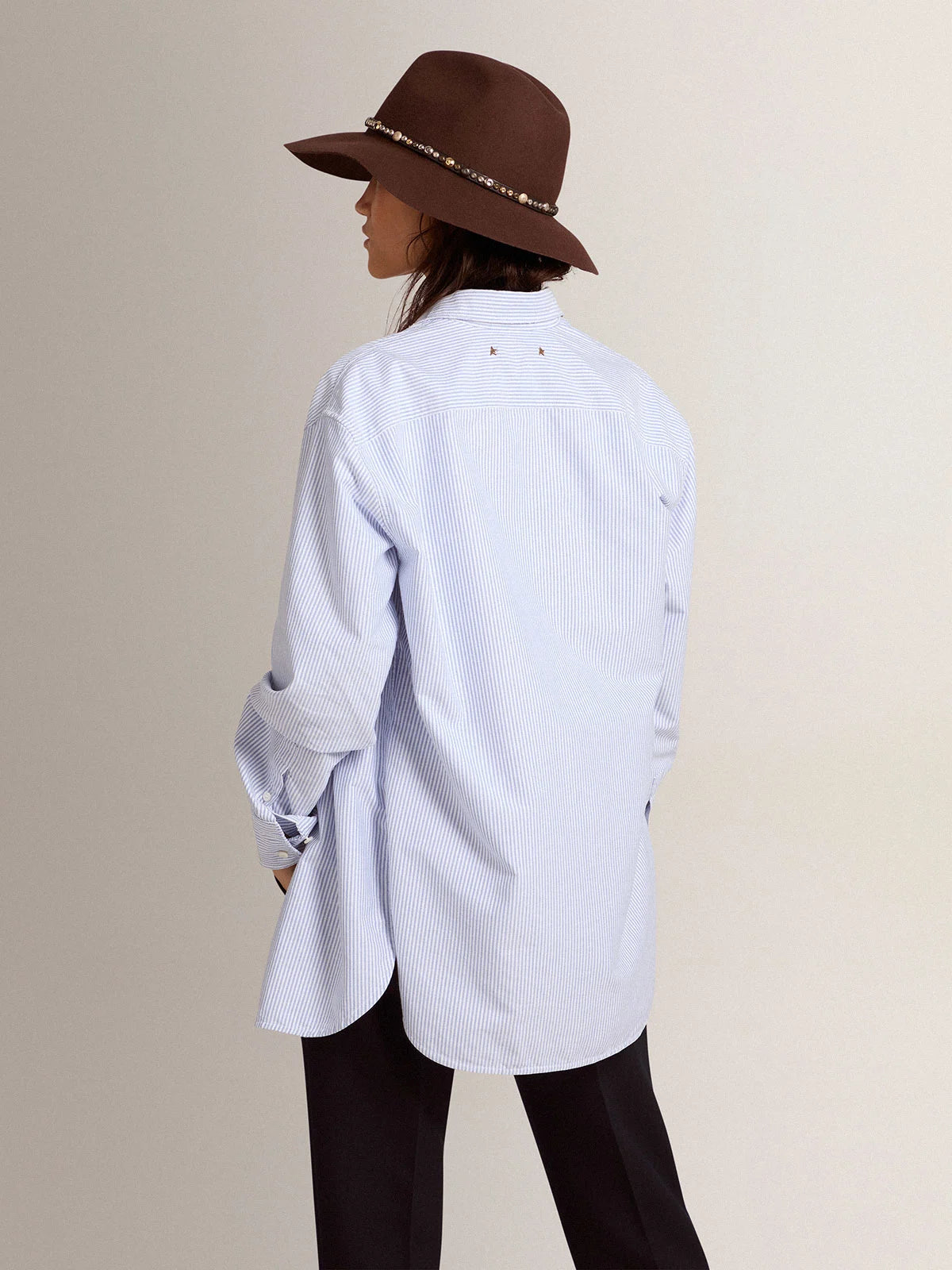 Camicia da donna con righe a bastoncino di colore azzurro