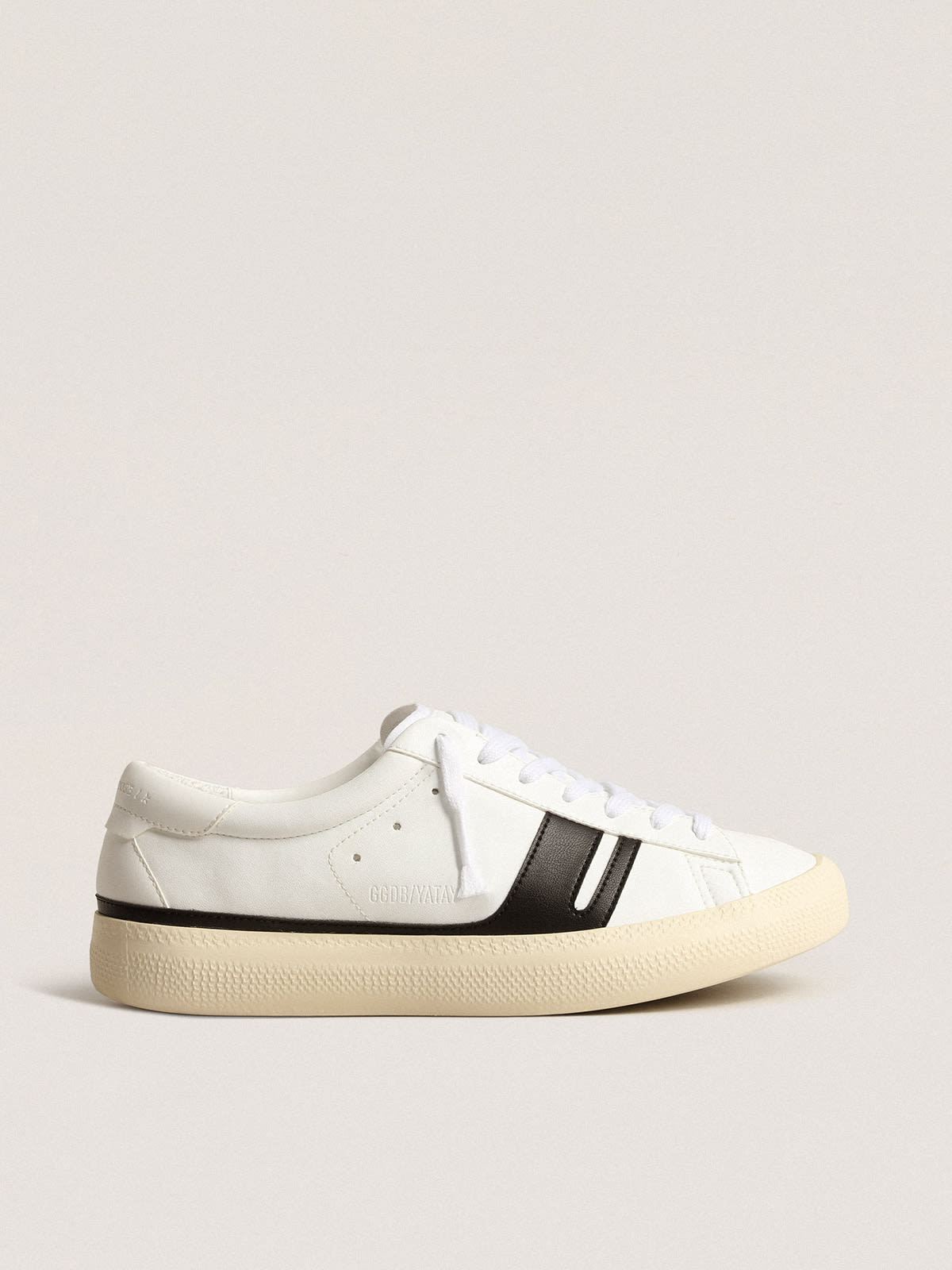 Sneaker Yatay Model 1B sostenibile con tomaia bio-based bianca e Y nera